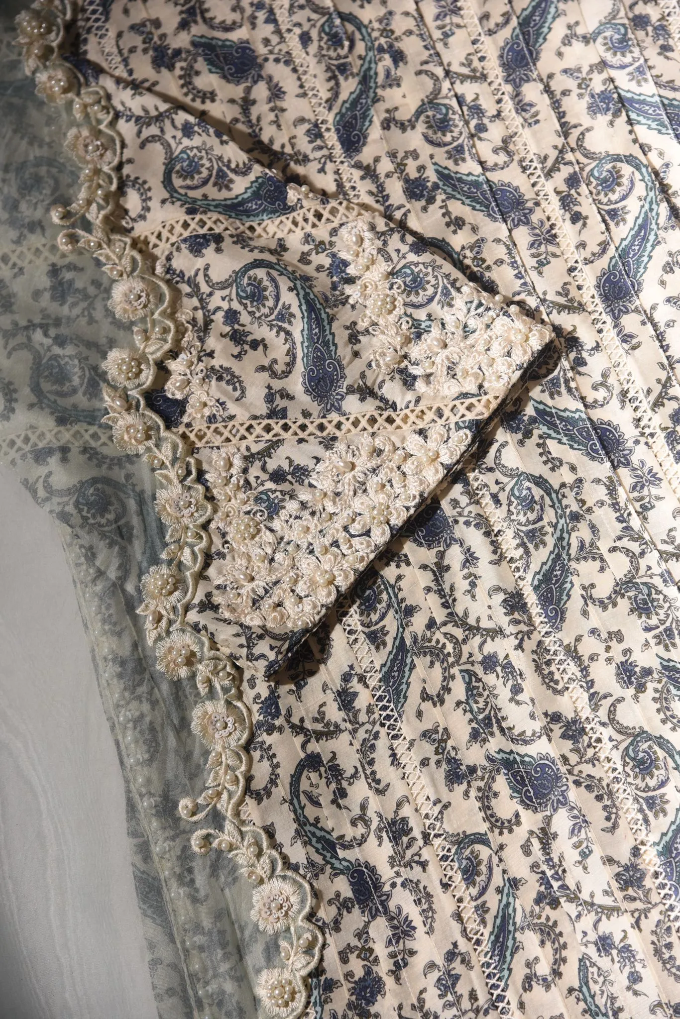 Paisley Amore