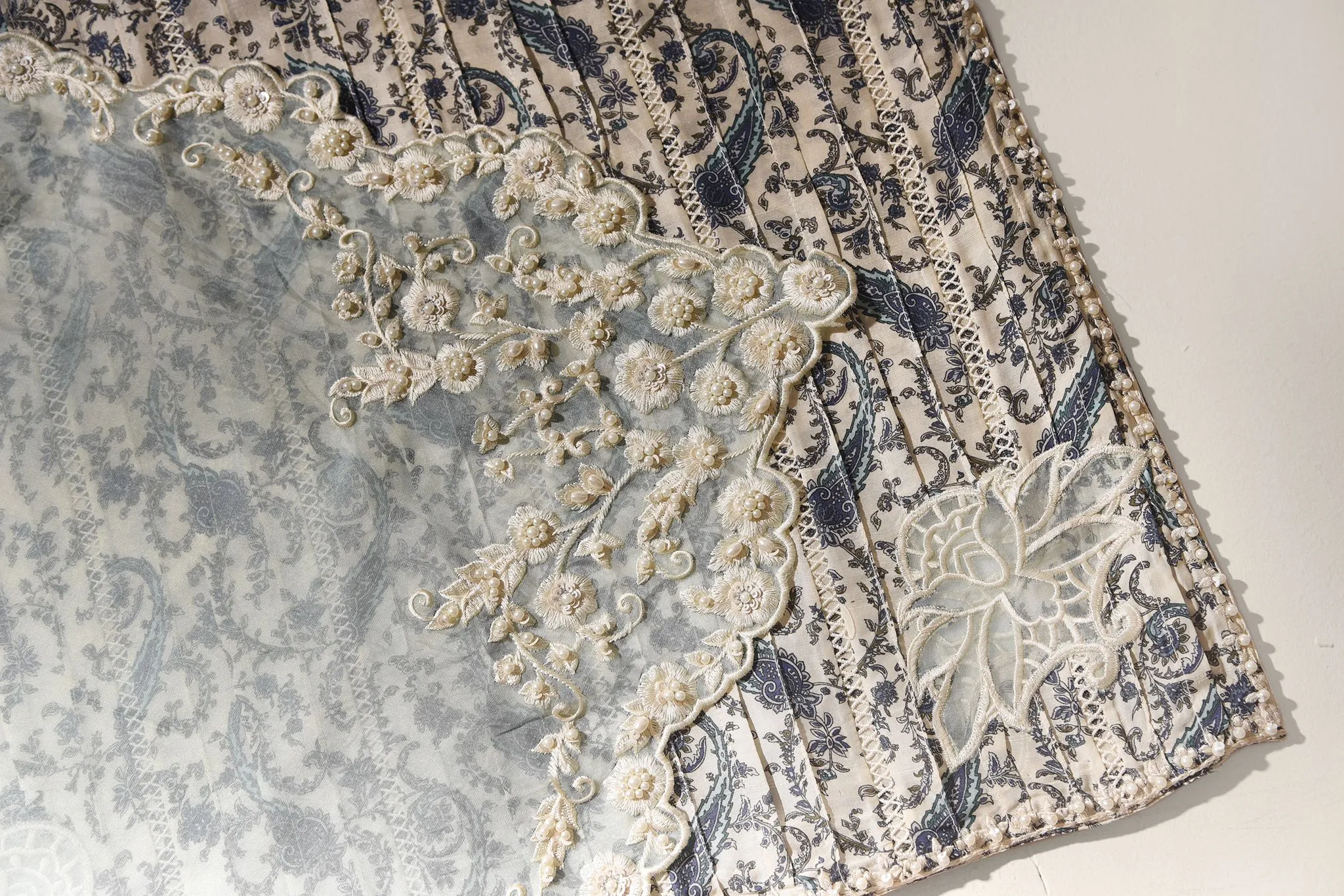 Paisley Amore